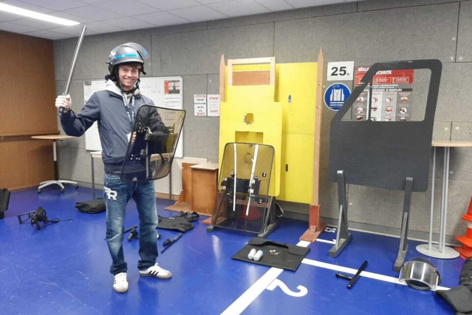 Mathéïs s'est volontiers prêté aux essayages !