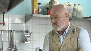 "C'est suffisamment rare pour le souligner" : Philippe Etchebest surpris par l'état de la cuisine d'Aline et Luc dans "Cauchemar en cuisine" sur M6