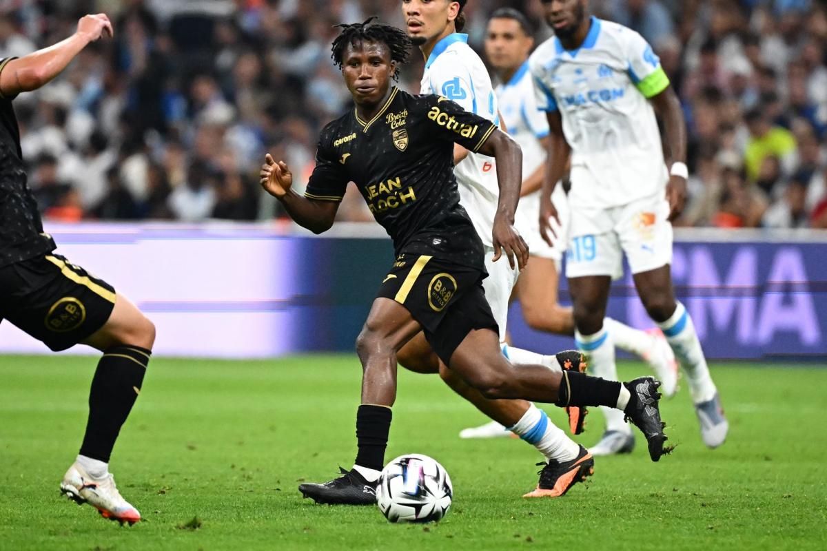 Dermane Karim forfait avec Lorient face au Paris FC
