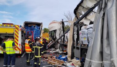 collision spectaculaire entre deux camions sur l’A9, un homme grièvement blessé