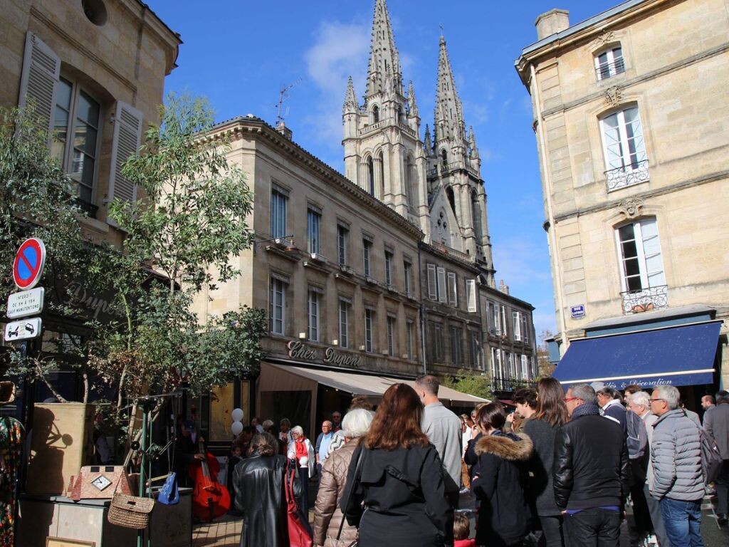 Ce quartier de Bordeaux organise un événement incontournable pour les chineurs et amateurs de vin