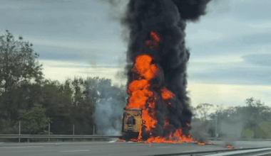 Près de Nice. Des kilomètres de bouchons sur l'A8 après l'impressionnant incendie d'un camion