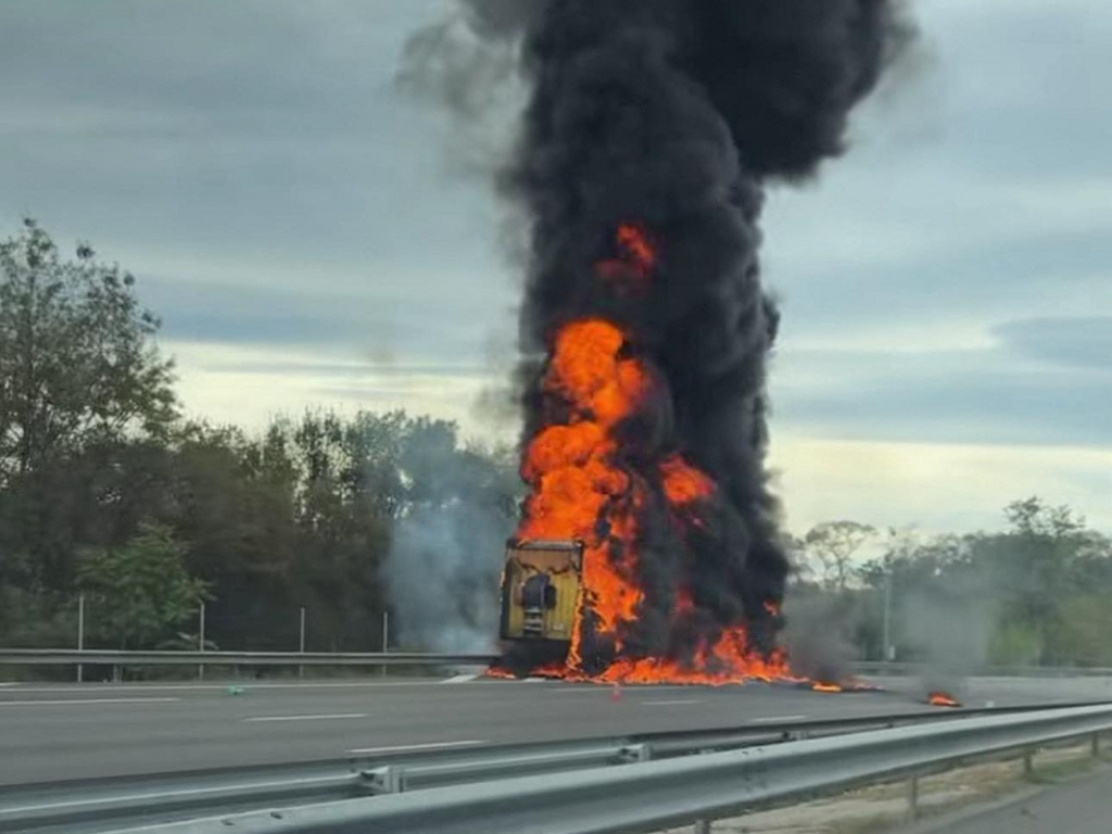 Près de Nice. Des kilomètres de bouchons sur l'A8 après l'impressionnant incendie d'un camion