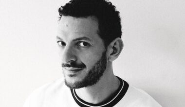 “Un lendemain soir de gala” : un album tendre et mélancolique de Vincent Dedienne, avec la crème de la chanson - Télérama