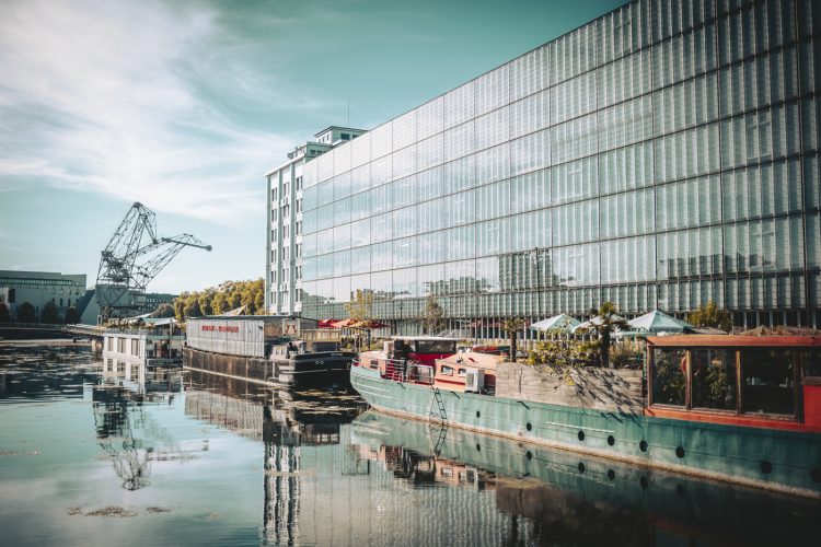 Quai de la médiathèque Malraux, Le Barco, Péniche Mécanique