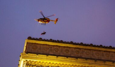 VIDÉO. Les images spectaculaires de l'évacuation par hélicoptère d'un blessé depuis l'Arc de Triomphe