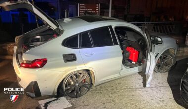 Les images impressionnantes de la BMW beaucoup trop chargée arrêtée sur l'A7