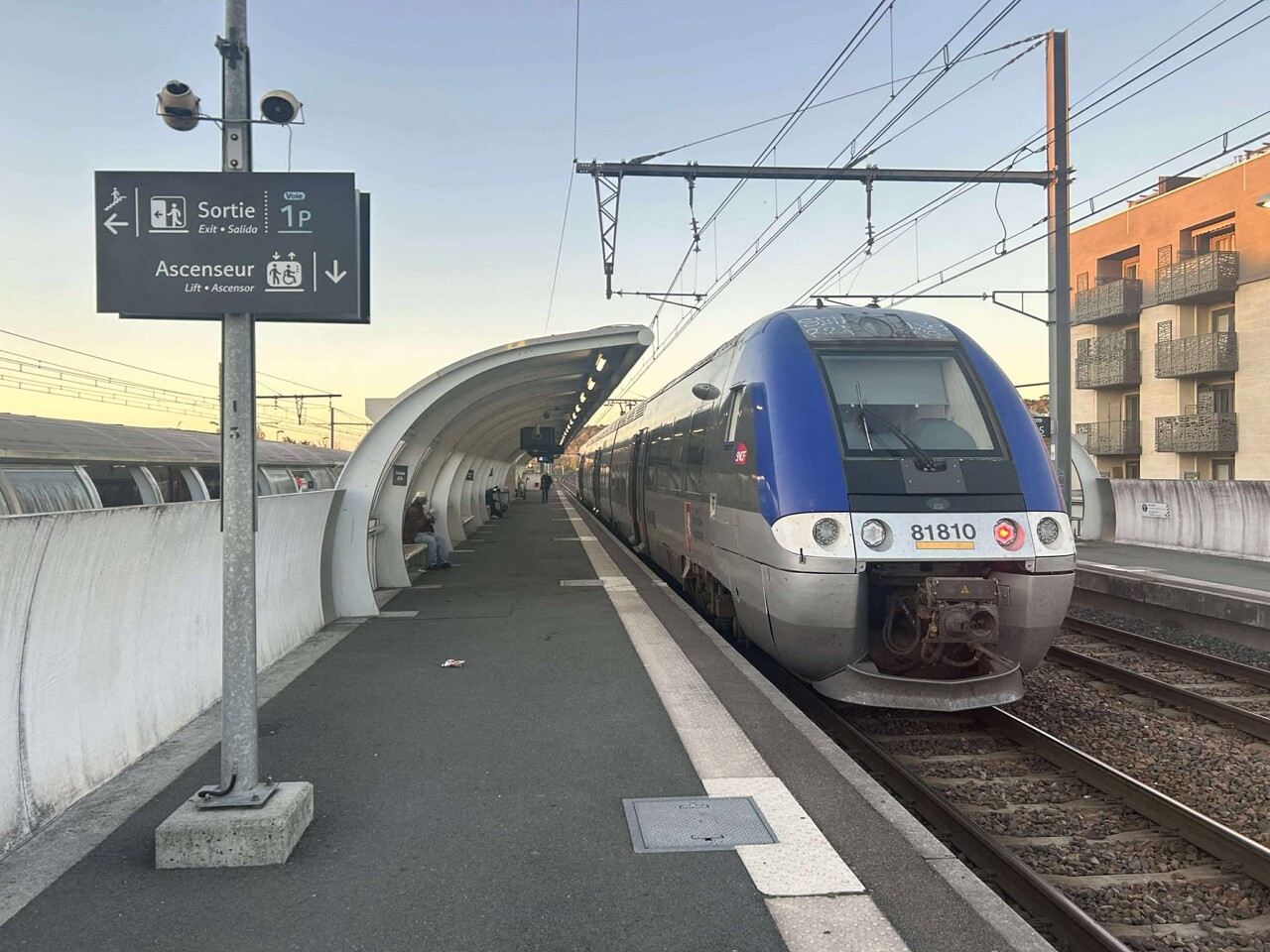Une femme décède près de Bordeaux, percutée par un train de marchandise