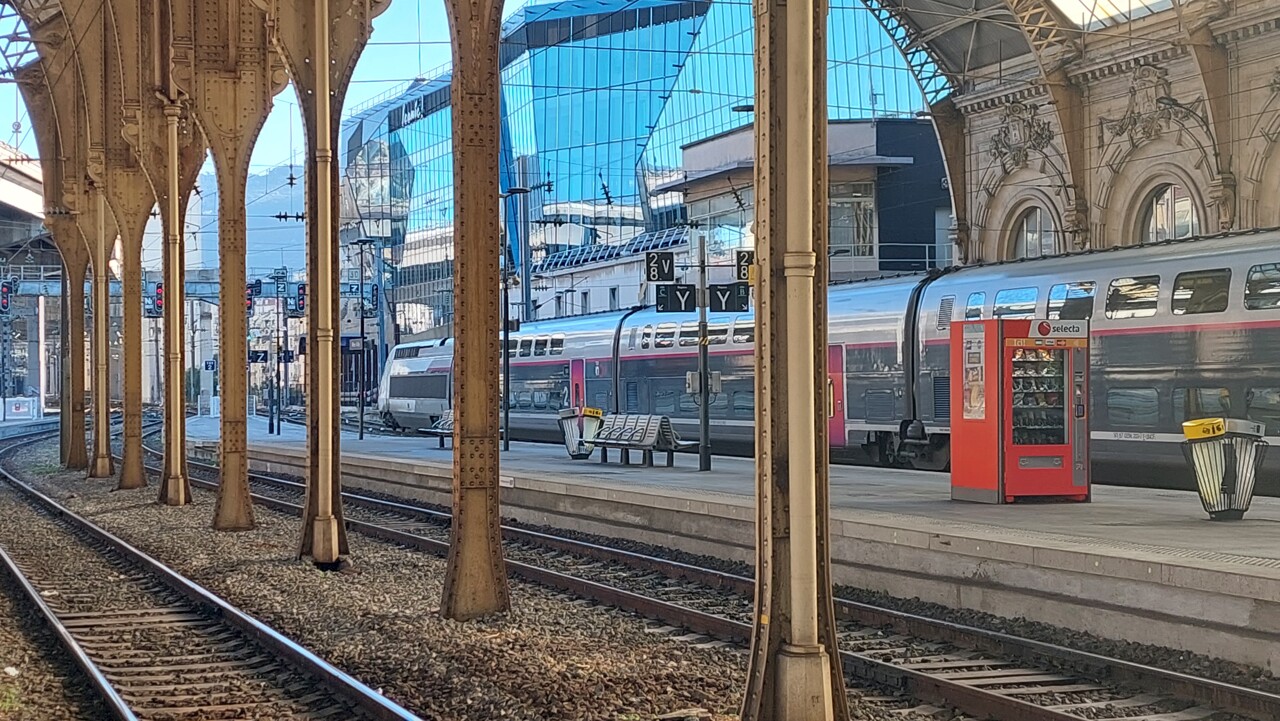 Gare SNCF de Nice. Des trains annulés, gros retards : ce qu'il se passe
