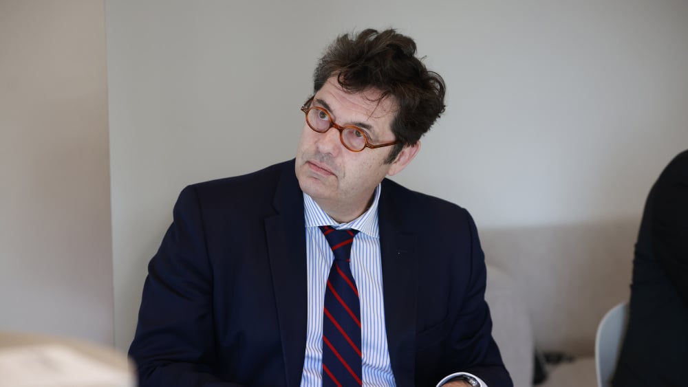 le préfet vient défendre son arrêté au tribunal
