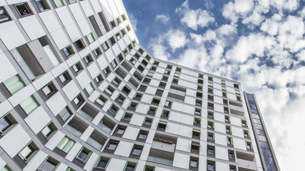 il brave son interdiction de paraître à l'Arlequin pour imprimer des documents Pôle Emploi 