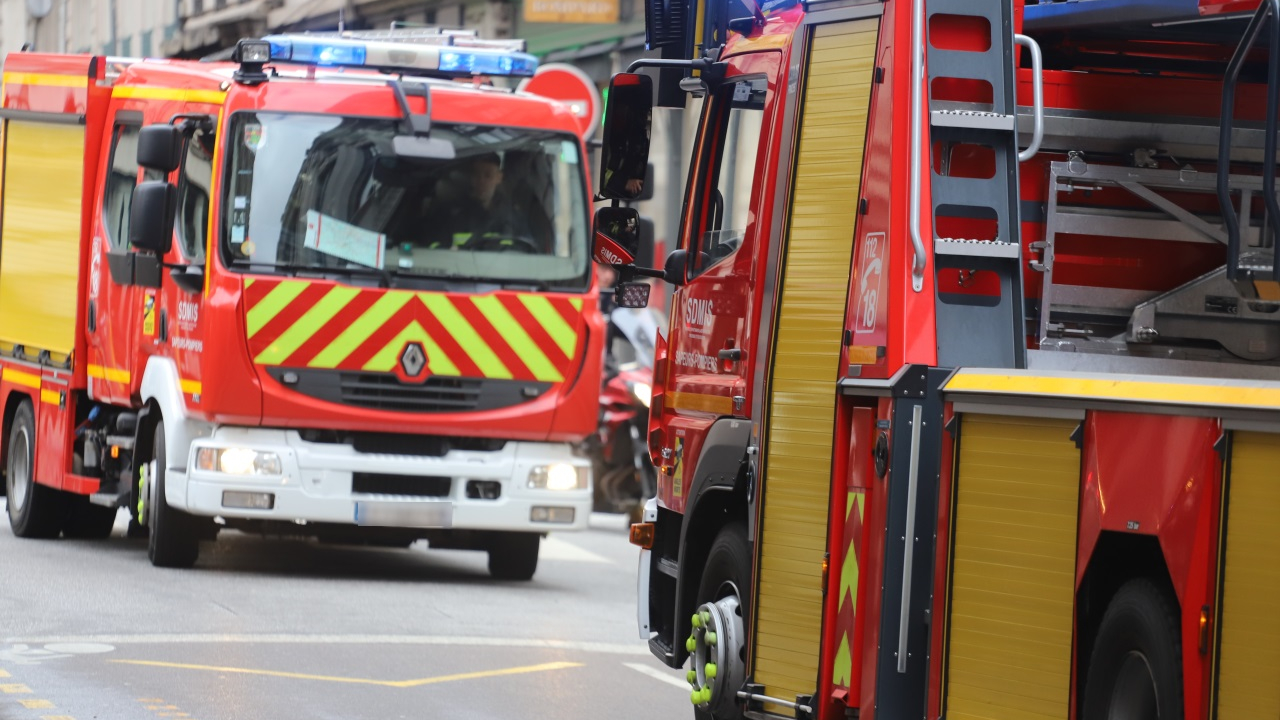 un immeuble évacué à cause d'un incendie dans le garage