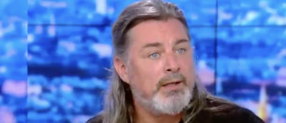 Regardez la colère, les larmes aux yeux, de Steven Gunnell, le réalisateur du film "Sacré Coeur" interdit de diffusion par le maire de Marseille: "Ca suffit ! Je ne supporte plus qu'on me censure et qu'on censure le christianisme en France" - VIDEO