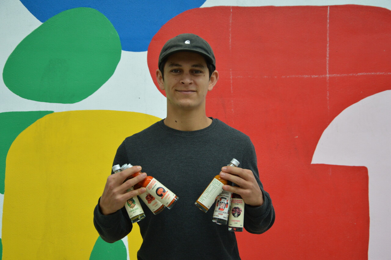 à Nantes, Hans crée des sauces piquantes artisanales