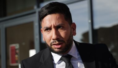 convoqué par la justice pour "corruption de mineur", le chef de file EELV à Marseille se met en retrait