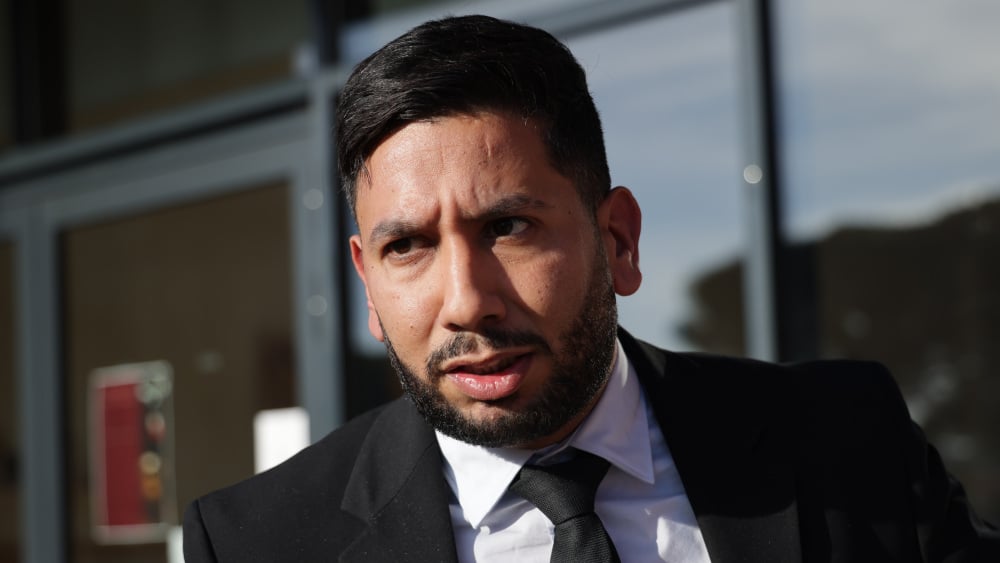 convoqué par la justice pour "corruption de mineur", le chef de file EELV à Marseille se met en retrait