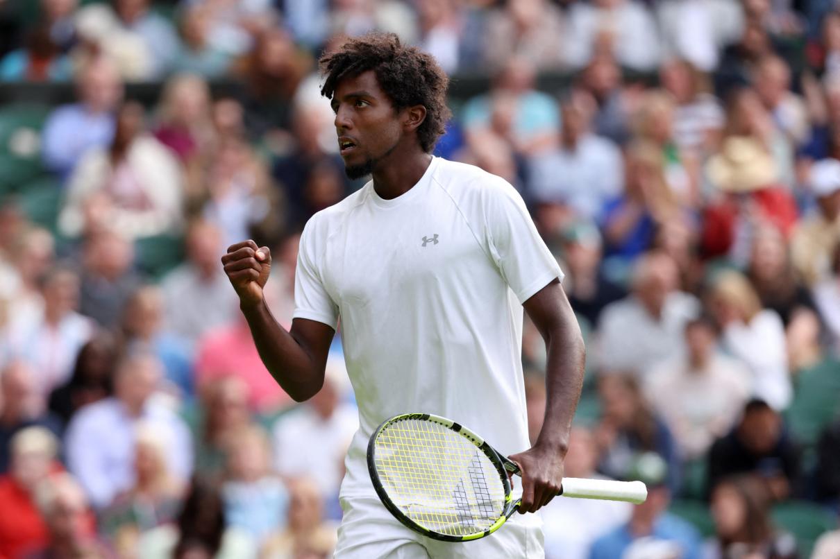 Elias Ymer remporte le duel entre frères : le Suédois rejoint les huitièmes de finale à Stockholm