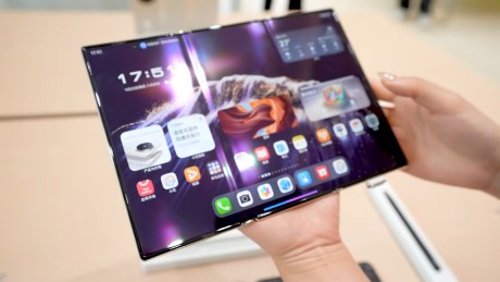 Prise en main Huawei Mate XTs // Source : Frandroid