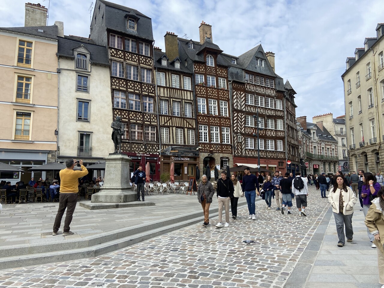 ce qu'il manque sur la place pour que les travaux s'achèvent (vraiment)