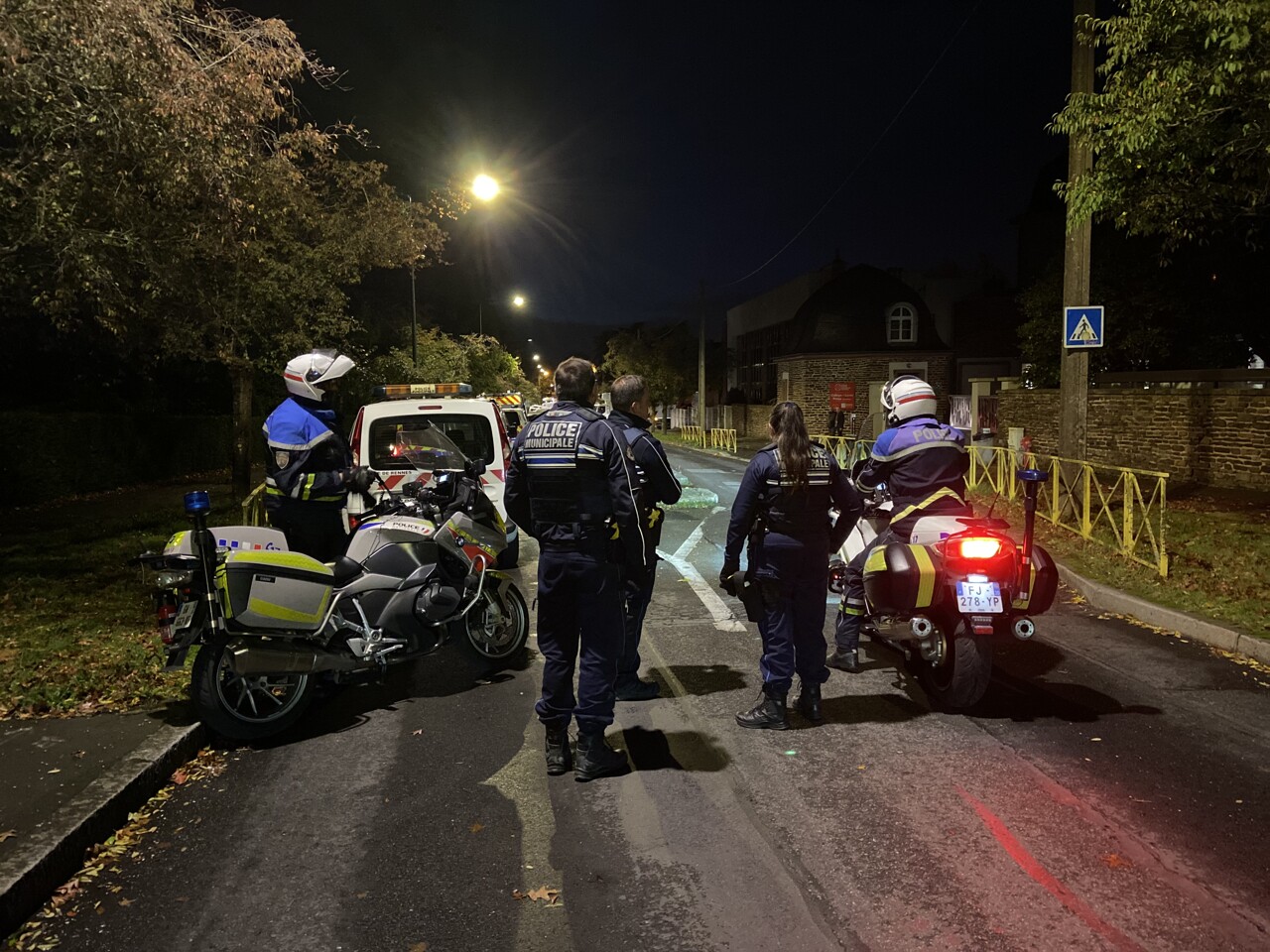 évacuation en cours des personnes migrantes du parc de Maurepas, la police sur place