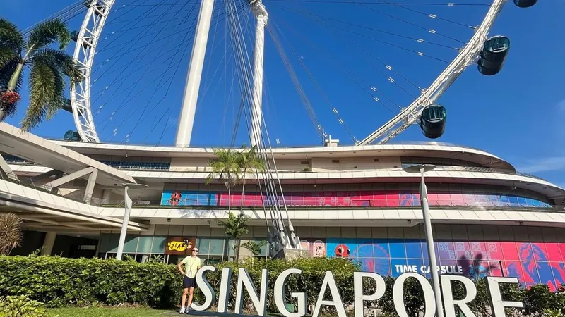 Lisa Billard a découvert ce jeudi 2 octobre le circuit de Singapour, célèbre pour sa piste en plein cœur de la ville.