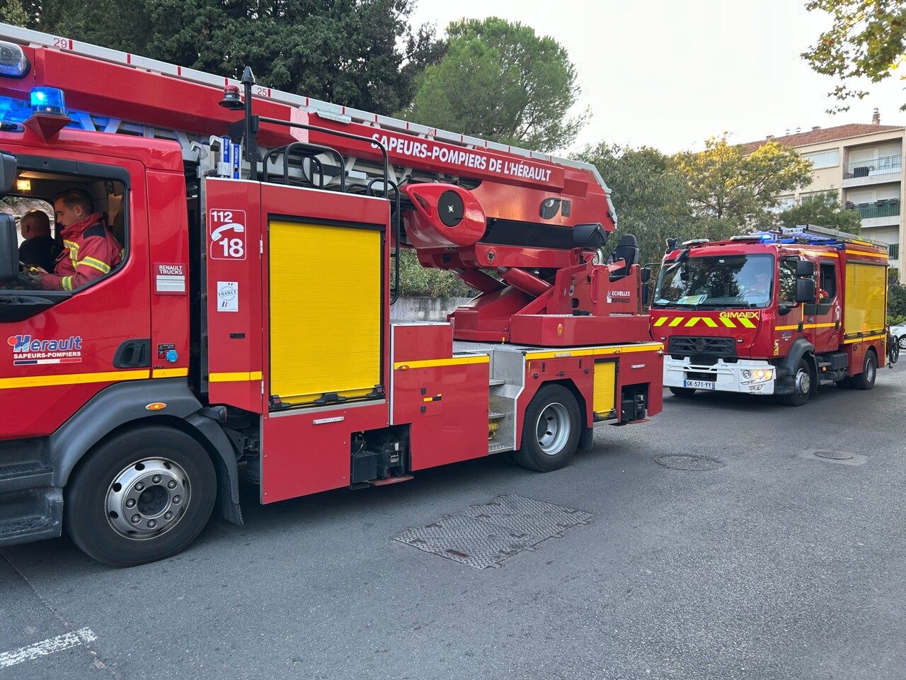 impressionnant incendie, des flammes de 20 mètres embrasent une villa abandonnée