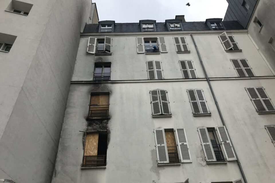 Vue depuis la cour de l'immeuble, après les 