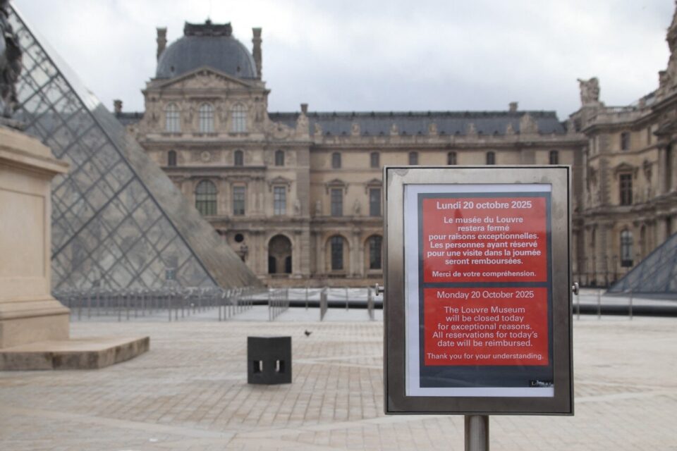Les visiteurs ont rapidement été éconduits du musée.