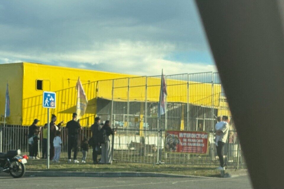 Le cirque s'est installé depuis le mercredi 8 octobre, attisant la curiosité des passants. 