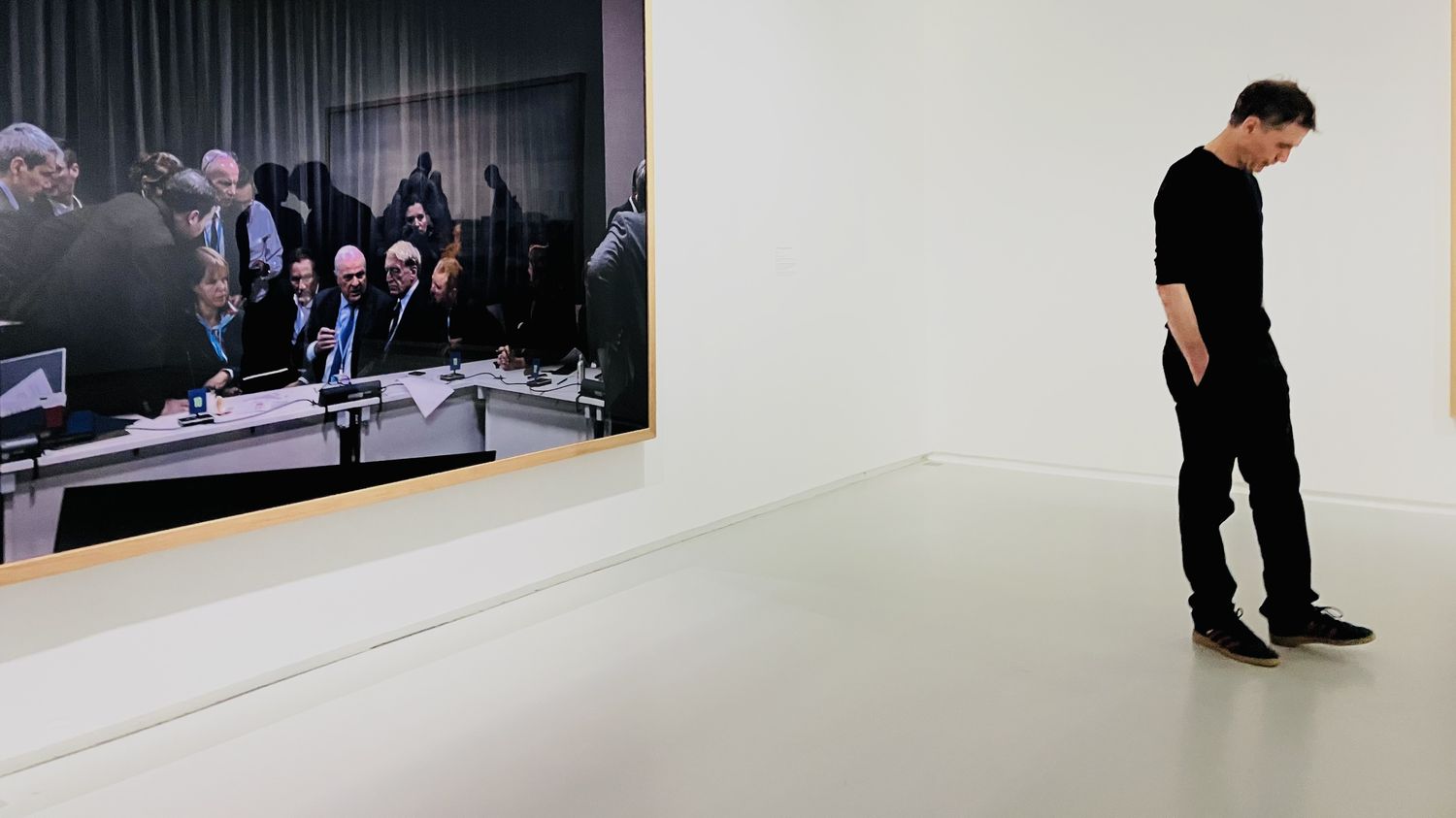 trois photographies pour saisir la vision de l'image de Luc Delahaye exposée au Jeu de Paume