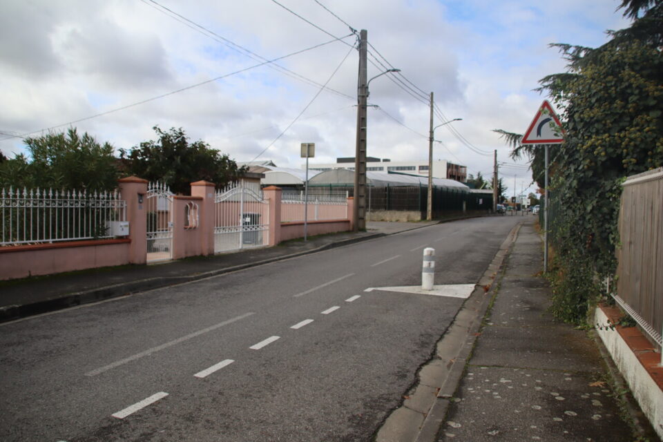 L'habitation se trouve au bout d'une petite impasse, chemin de la Bouriette à Saint-Martin-du-Touch.