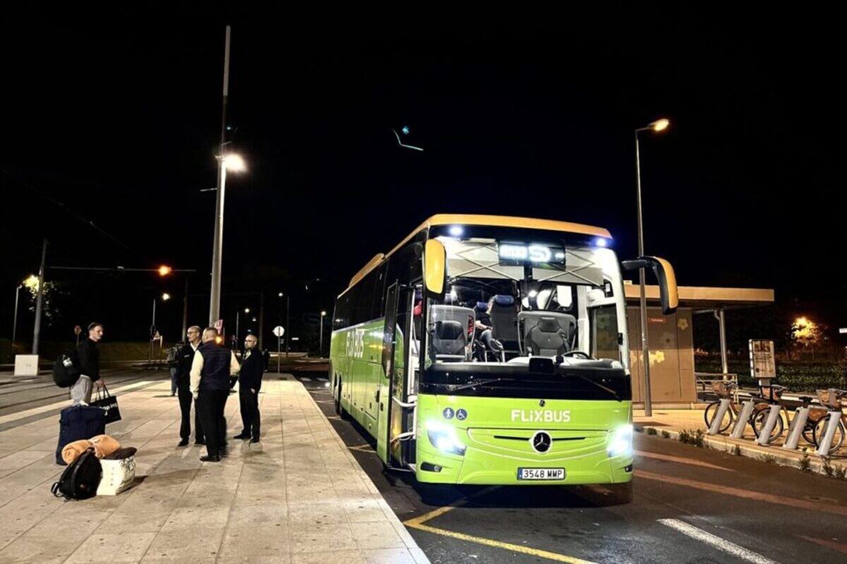 ce couple déjoue un vol de valises dans un Flixbus et fait arrêter deux jeunes