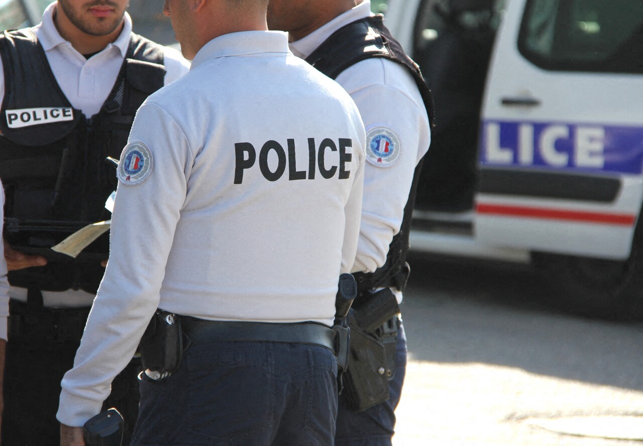 Lyon. Il jette l'argent par les fenêtres, un cadeau tombé du ciel pour la police