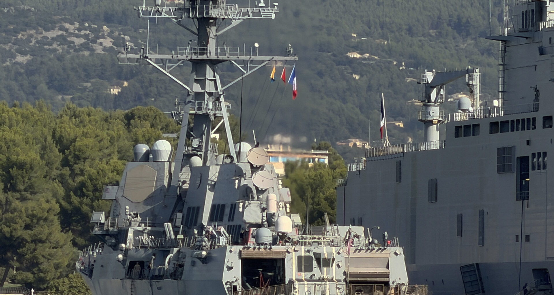 L’un des destroyers d’escorte de l’USS Gerald R. Ford de passage à Toulon
