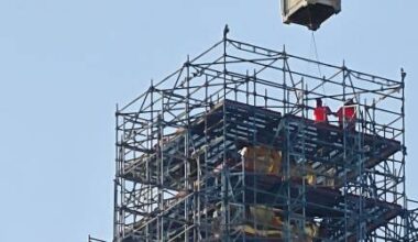 Le couronnement par les airs de la Bonne Mère