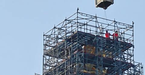 Le couronnement par les airs de la Bonne Mère