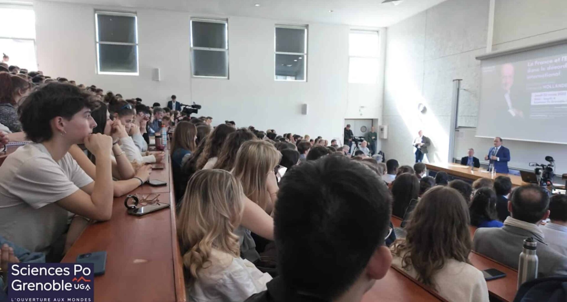 Amphithéâtre de Sciences Po Grenoble lors d’une conférence.