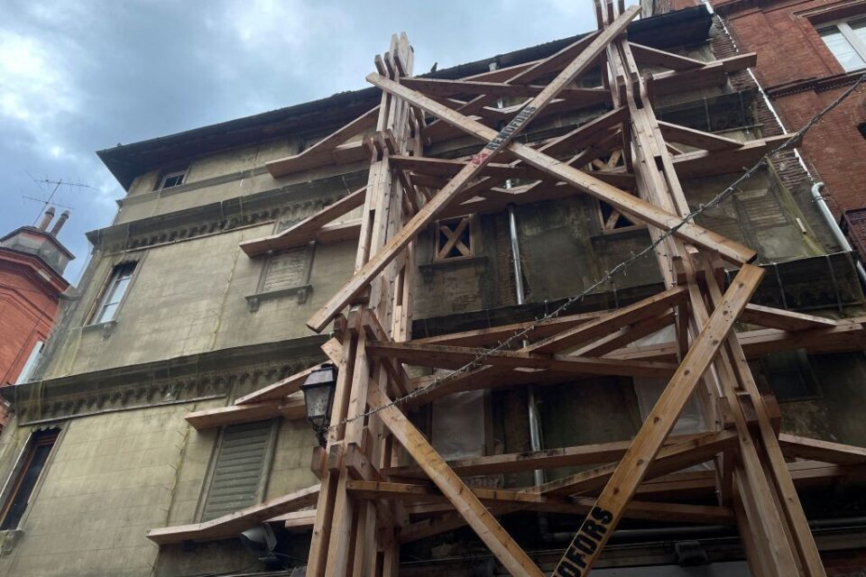 Ci-dessus, l'immeuble rue Temponières a été stabilisé.