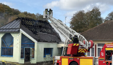 Près de Rouen, une école ravagée par un incendie : le toit s'effondre