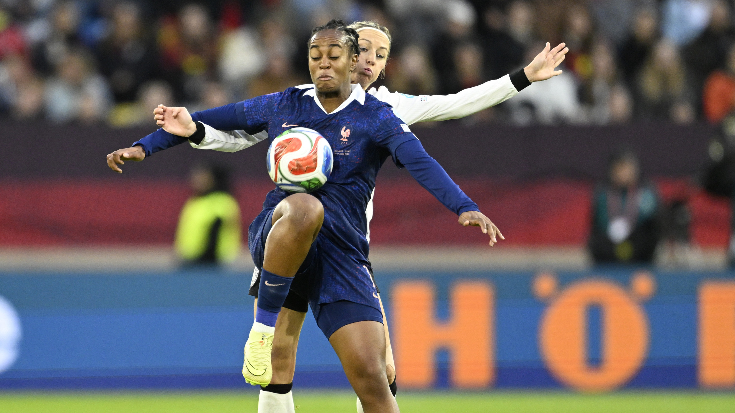 © Ina Fassbender / AFP - Après une première rencontre et défaite vendredi dernier, les Bleues jouent leur match retour contre l'Allemagne ce mardi 28 octobre.