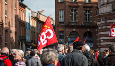 © Shutterstock - Des nouvelles manifestations sont à attendre à Roanne et à Saint-Étienne le 2 octobre.