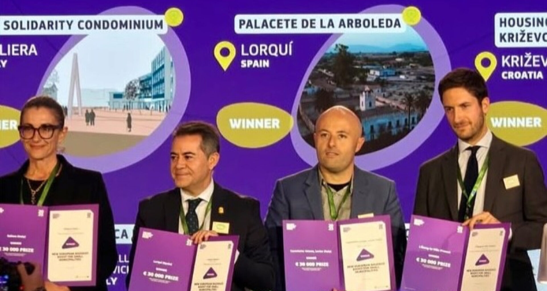 © Facebook/Daniel Cornalba - L’édile de la commune d’Etang-la-Ville (premier, à droite) s’est rendu au Parlement européen à Bruxelles le 30 septembre dernier, pour récupérer le prix.