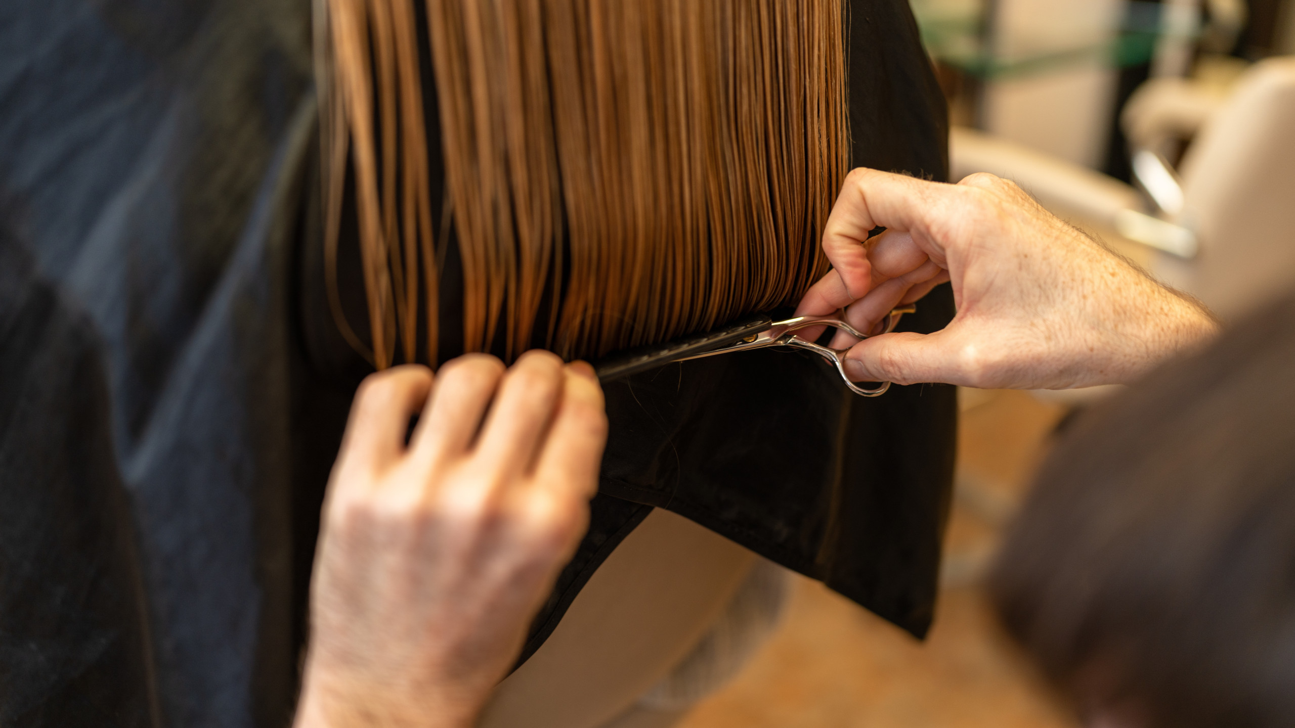 © Shutterstock - La Chambre de Métiers et de l’Artisanat Île-de-France (CMA IDF) renforce son engagement en faveur de l’inclusion dans l’apprentissage avec la socio-coiffure.
