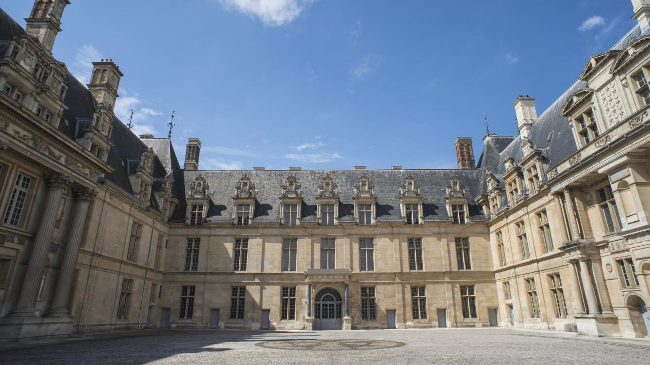 © Oppic / J.-C. Ballot - Un vaste programme de restauration des façades sur cour redonne éclat et sécurité au chef-d’œuvre architectural de la Renaissance en Île-de-France.