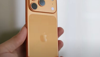 il s’accroche aux essuie-glaces d’une voiture pour récupérer son iPhone volé