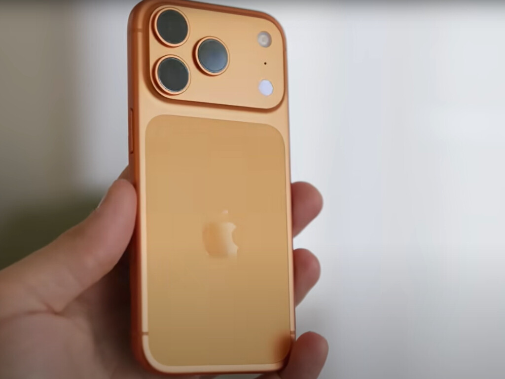 il s’accroche aux essuie-glaces d’une voiture pour récupérer son iPhone volé