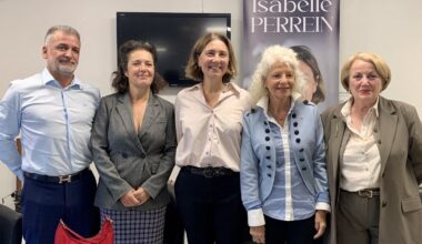 le "soldat" Isabelle Perrein et ses soutiens contre "le diable" LFI