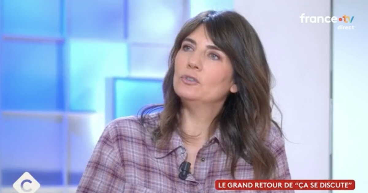 "J’ai eu assez peur" : Estelle Denis se confie suite à l’affaire des colis piégés (ZAPTV)