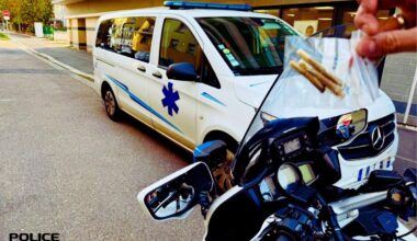 À Rouen, un conducteur d'ambulance fume son joint en attendant un patient