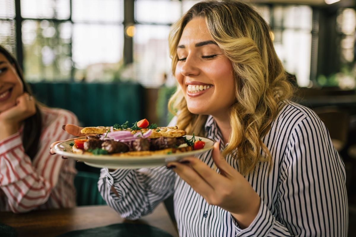 Voici l’heure précise à laquelle manger pour brûler plus de calories sans effort